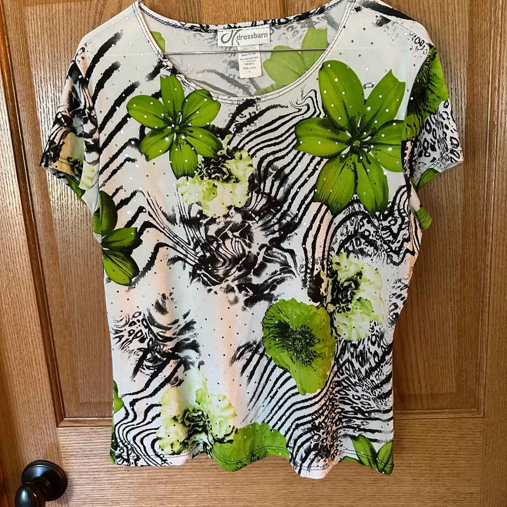 Dress Barn Short Sleeve Green Flowered Shirt with Bling Size Large